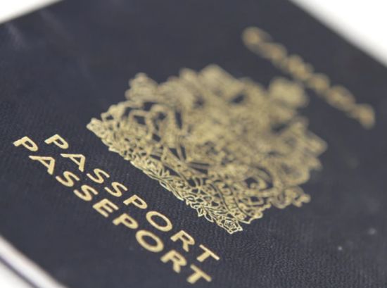 离谱! 印度夫妇申请难民+生小孩! 加拿大耗时7年, 将其驱逐!