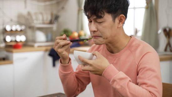 31岁男饭后嘴唇发紫中毒险死 揭吃1种蔬菜出事 3类食物也高危