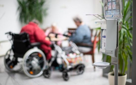 至少300病人被强制转送护理中心 老人在安省入院恐归家无期