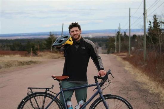 22岁糖尿病青年挑战横跨加拿大，骑行4500公里后抵达万锦