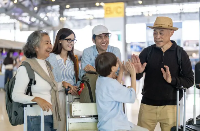 中秋返乡探亲倍感熟悉 专家提醒勿轻视旅行风险