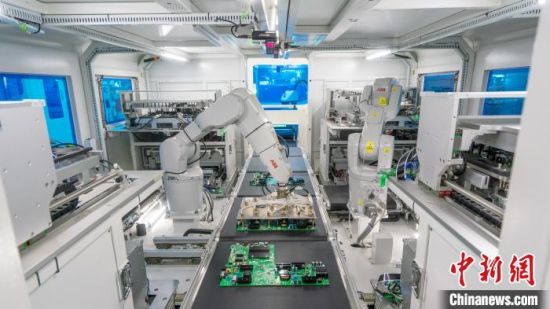 交互显示龙头加速出海 智能工厂每60秒生产一台整机