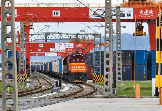 在西安，看中欧班列如何跑出“加速度”