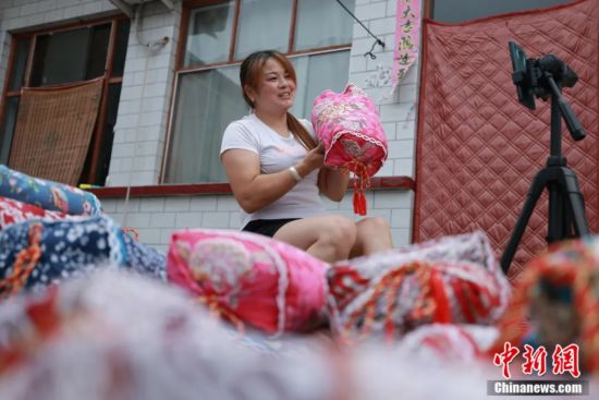 睡不着的中国人，被这个小县城“拿捏”了