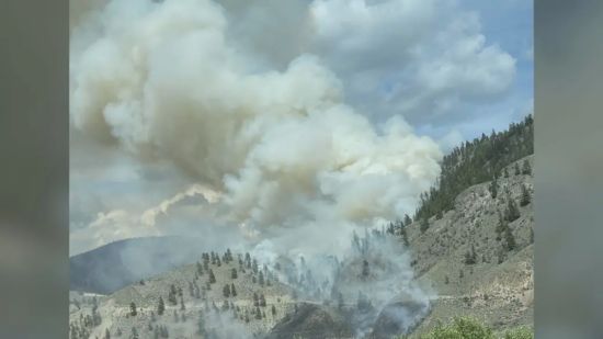 BC省又出现山火 51公顷峭壁上烈焰熊熊已失控！