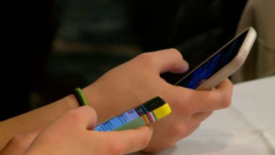 温哥华学校将限制6年级和以下学生在校使用手机