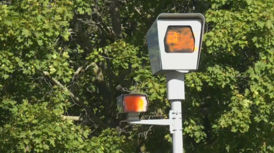 福特宣布向各市拨巨款建环岛、减速带和闪烁标志取代超速摄像头