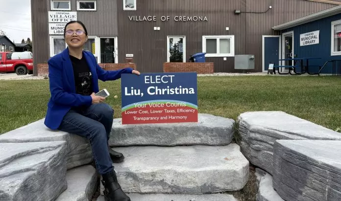 石清夫妇深耕亚省18年 刘文琴当选新届村议员