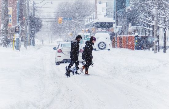 预计降雪量达15厘米+5毫米冰雨，大多地区发布冬季风暴预警