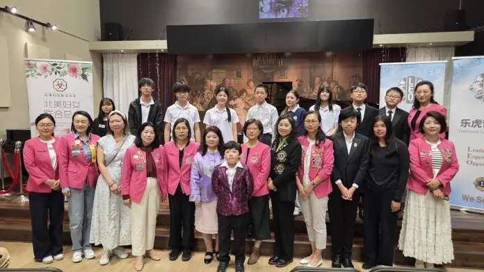母亲节慈善音乐艺术节 孩子们展现才艺感恩妈妈