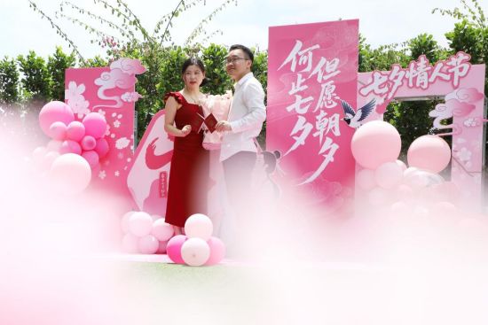 中国多地延长婚假，政策如何更好落地？