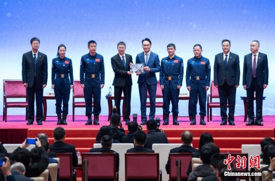 中国国家载人航天工程代表团访问澳门