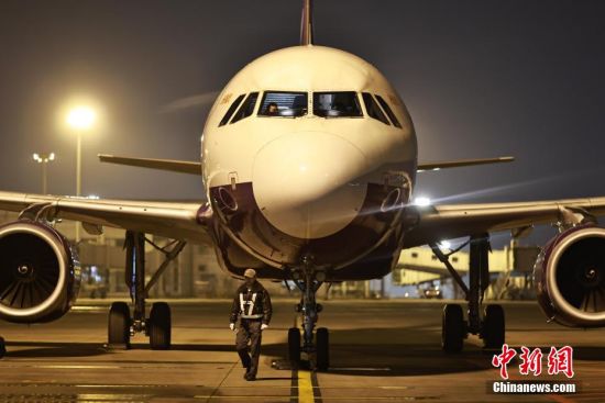 重庆：航空公司加大飞机检修力度 应对节后返程客流高峰