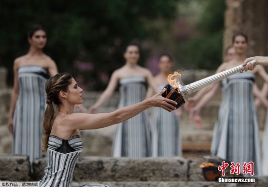 巴黎奥运会圣火在希腊古奥林匹亚遗址点燃