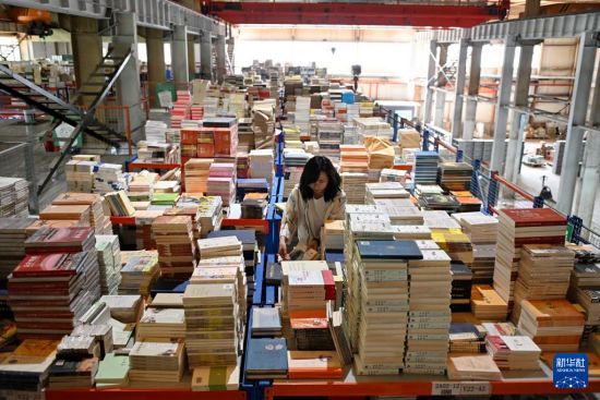 中国河北涿州：图书企业产销忙