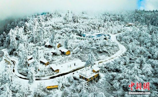 四川石棉：王岗坪雪景宛若童话世界