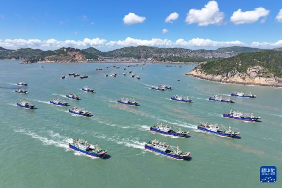 百舸争流迎开渔