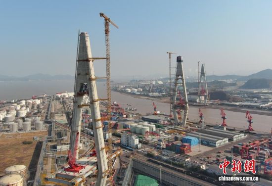 世界最大跨径的三塔不对称斜拉桥——甬江特大桥三塔封顶