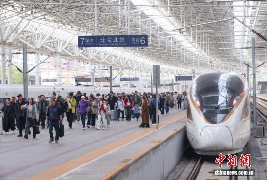中国铁路清明假期运输启动 预计发送旅客9050万人次