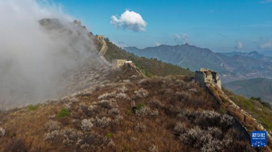 雨后长城景观美