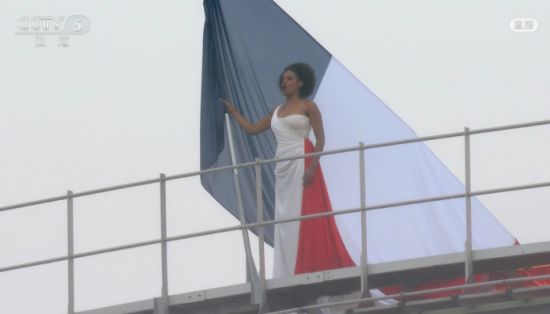 巴黎奥运开幕式特别环节：《马赛曲》致敬女性