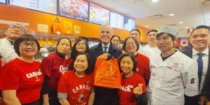 卡尼访华埠：新城饼家店长被告知总理想来买饼 被误以为是有人诈骗