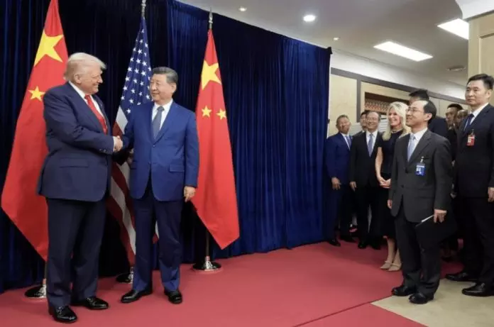 特朗普称明年4月访华 回请习近平明年底访美 强调中美关系非常牢固