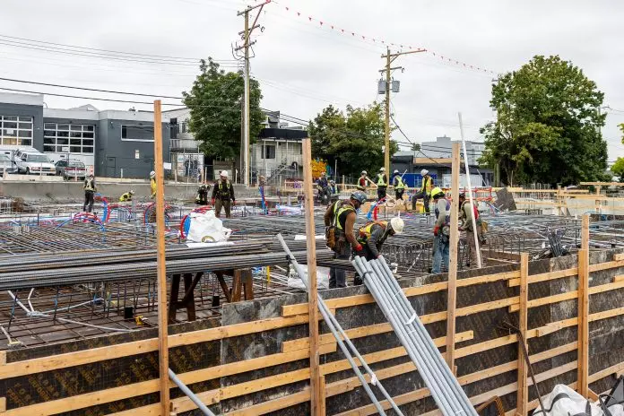 国会预算报告：联邦住房支出减半至仅能建造2.6万套房屋