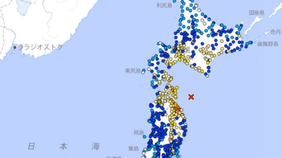 日本青森县7.6级地震 预计北海道现3米高海啸 札榥游客披浴袍急逃
