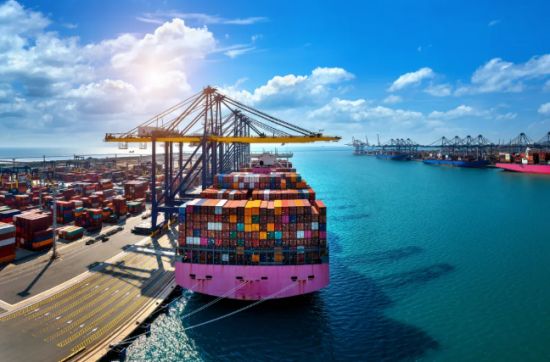 美国急得跳脚: 我们把中国关在门外, 加拿大却在开后门!