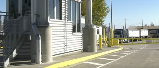 不是吓你，加拿大人最近去美国，风险确实变大了！