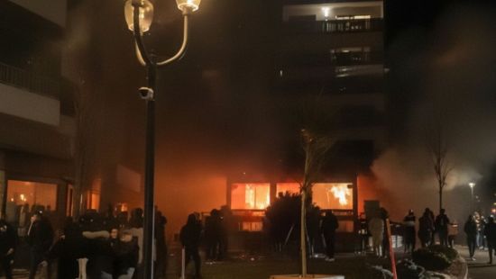 新年惨剧! 滑雪胜地突发爆炸155死伤! 人群尖叫踩踏 灾难画面曝光