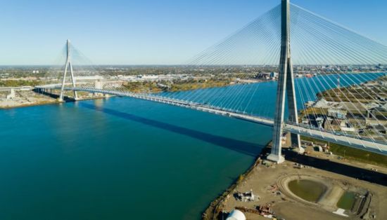 特朗普威胁封锁加拿大新大桥：背后是百万美元政治捐款作怪