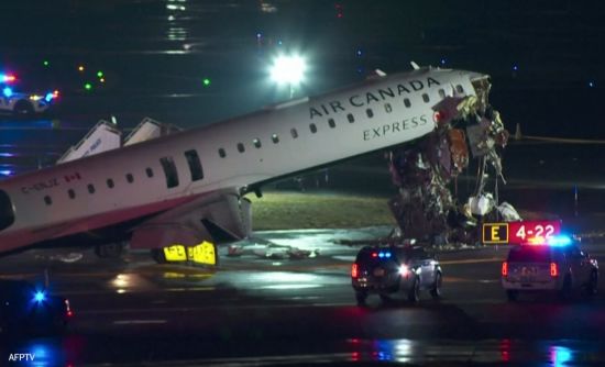 突发! 加航客机纽约机场撞消防车, 两名飞行员当场身亡！