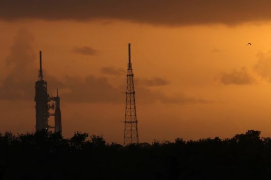 加拿大宇航员即将飞往月球，他郑重告诉父母：可能无法活着回家