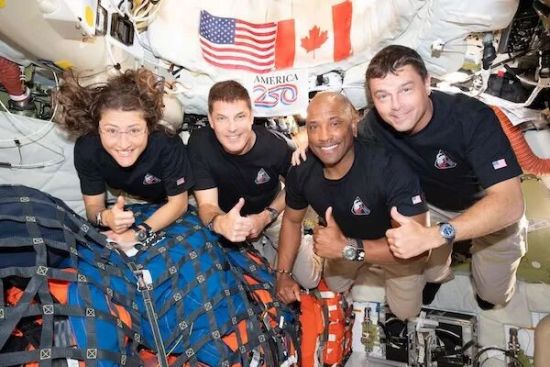 加拿大总理卡尼致电飞船，“贼不走空”令人会心一笑…