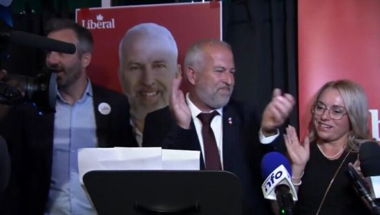 卡尼赢麻了！自由党3场补选全胜，173席跨过多数政府门槛