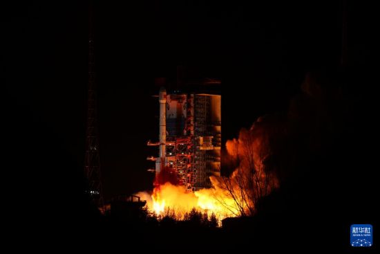 中国成功发射通信技术试验卫星十五号