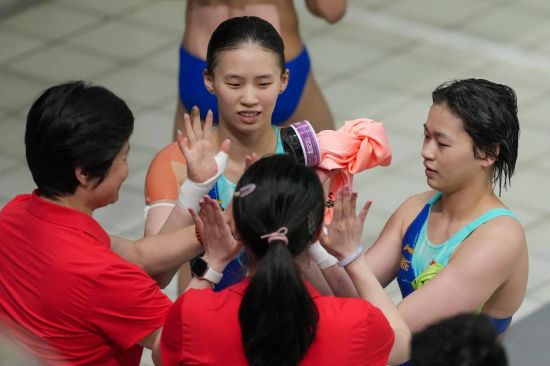 跳水世界杯总决赛：中国队首日包揽5金