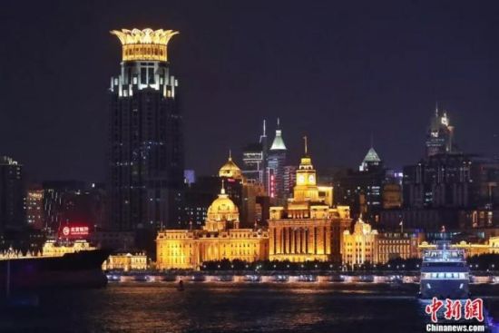 人这一辈子，一定要跟着电影游一次上海