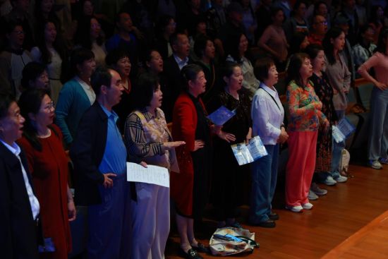 “零门槛零费用欢唱团”背后的剧院革命