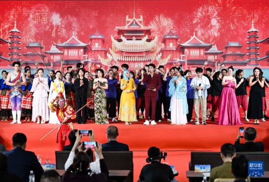 “切水情长一起过年”——中马迎春大联欢在马来西亚启幕