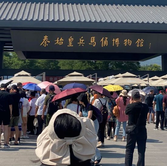 台湾小伙看兵马俑血脉觉醒，网友：这就是我们中国