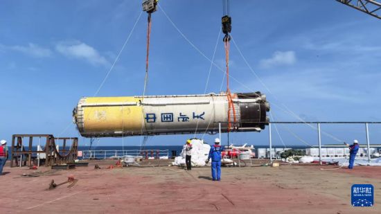 中国完成首次火箭一级箭体海上打捞回收任务