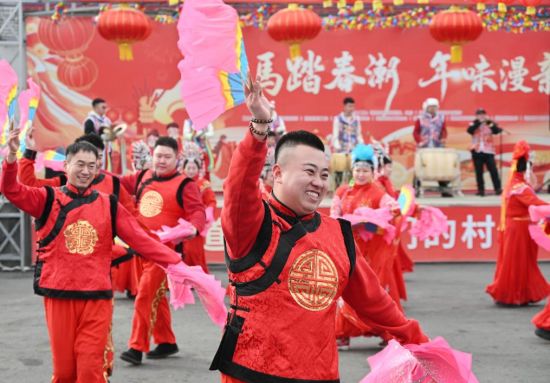 火热“村晚”！中国乡村动人年味