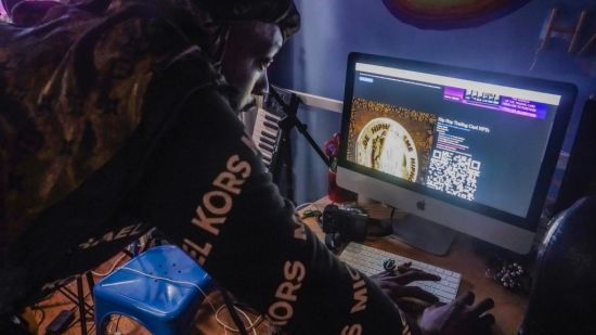 AI越用越蠢？｜实验揭外判思考惊人后果 互动10分钟解难表现跌20%