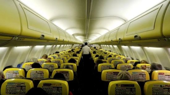 航空专家谈客机上坐哪处“最安全 ”还给出简单贴士遇事时保命