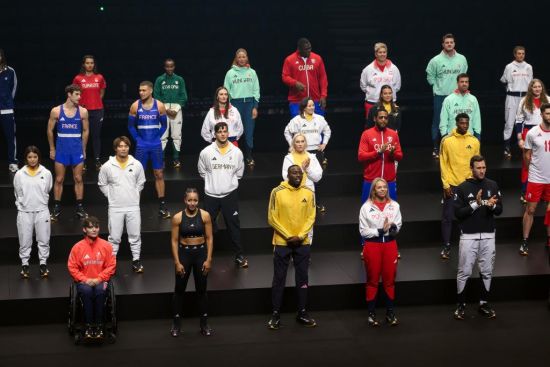 巴黎奥运会：多个代表团比赛装备发布