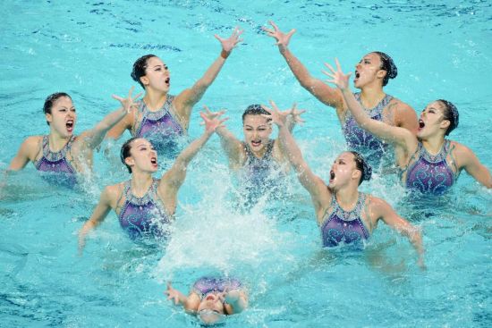 花游世界杯总决赛：中国队抗压夺三金 主教练激动落泪