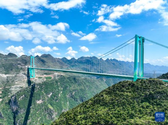 天堑通途 山乡巨变——写在新的世界第一高桥通车之际
